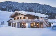 Acheter moins cher à l&rsquo;étranger : la possibilité d&rsquo;un chalet suisse