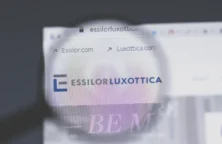 EssilorLuxottica va racheter la marque de mode urbaine Supreme pour 1,5 milliard de dollars