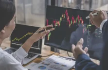 Bourse-ordinateur-bureau (©AdobeStock)