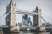 Au Royaume-Uni, des logements chers, petits et vieillissants