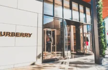 Burberry voit son bénéfice annuel chuter et prévoit un 1er semestre «difficile»