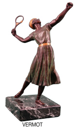 Sculpture représentant «Suzanne Lenglen au service»