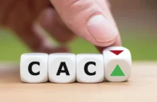 Paris termine en hausse, les tensions politiques passent au second plan